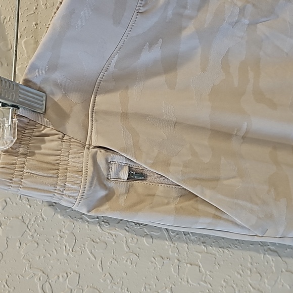 NWT Athleta Brooklyn Camo Joggers size 24 - Picture 5 of 13